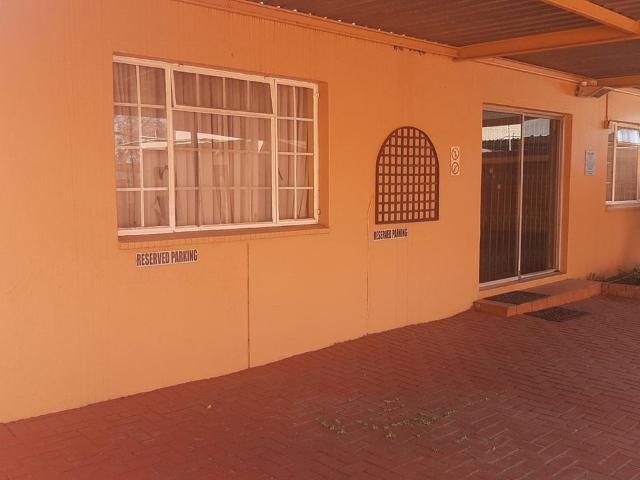 1 Bedroom cottage rented in Florida Hills, Roodepoort