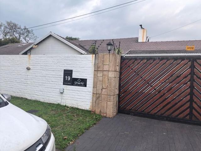 1 Bedroom cottage to rent in Parktown, Johannesburg