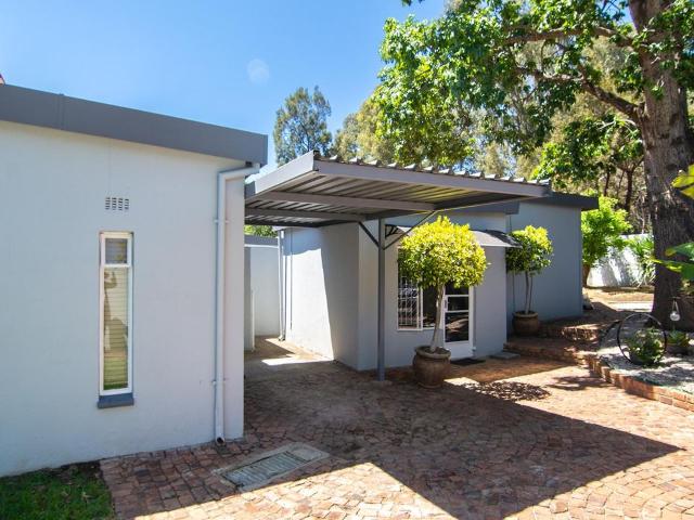 1 Bedroom cottage to rent in Paulshof, Sandton