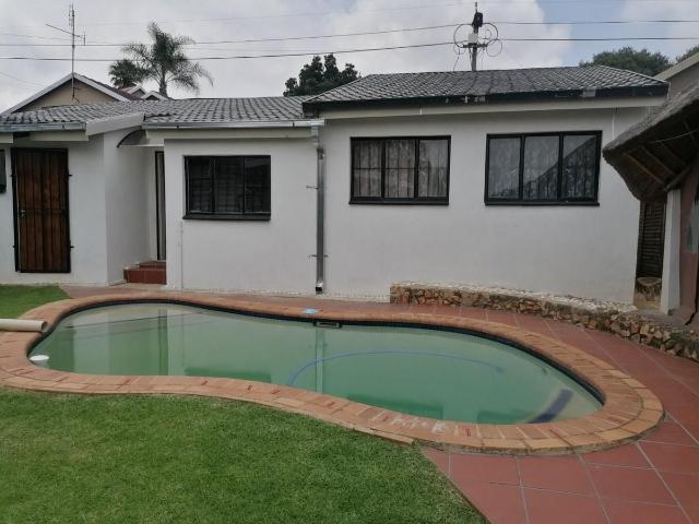 1 Bedroom cottage to rent in Weltevreden Park, Roodepoort