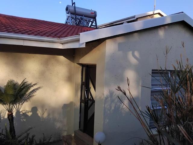1 Bedroom cottage to rent in Weltevreden Park, Roodepoort