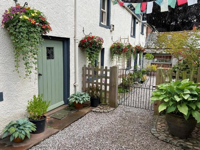 1 bedroom cottage for sale