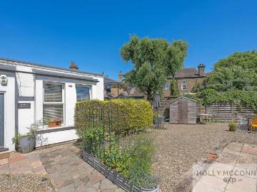 1 bedroom cottage for sale