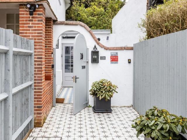 1 bedroom cottage for sale
