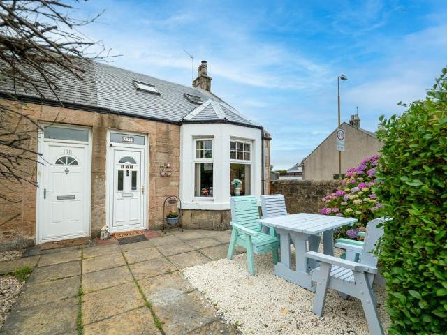 1 bedroom cottage for sale