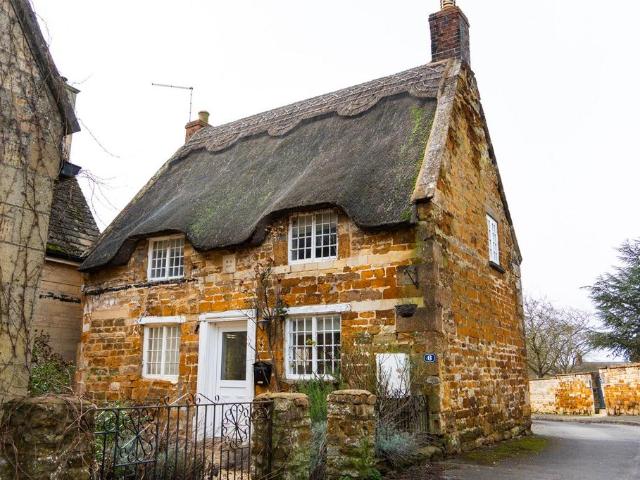 1 bedroom cottage for sale