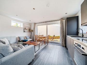 1 bedroom cottage for sale
