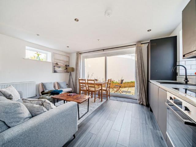 1 bedroom cottage for sale