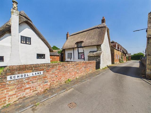 1 bedroom cottage for sale