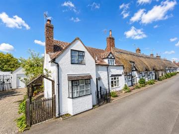 1 bedroom cottage for sale