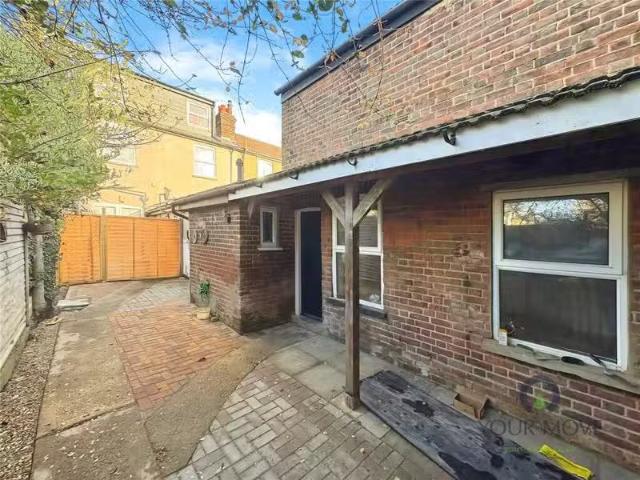 1 bedroom cottage for rent in High Street, London Colney, St..