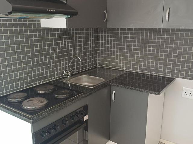1 Bedroom cottage rented in Blairgowrie, Randburg