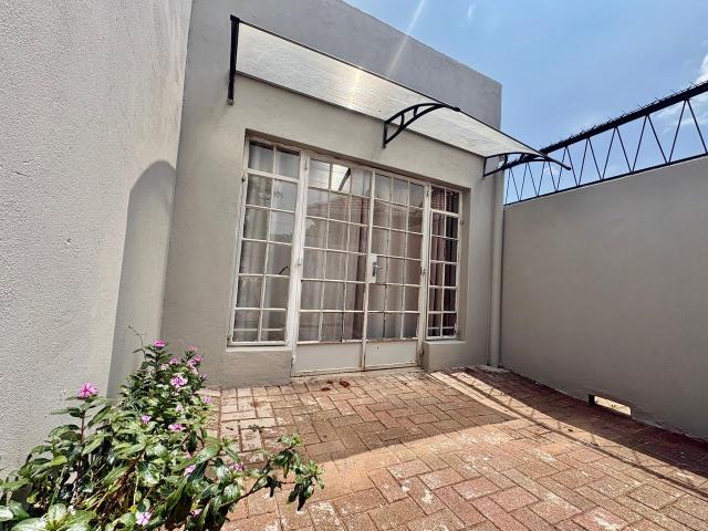 1 Bedroom cottage to rent in Emmarentia, Johannesburg