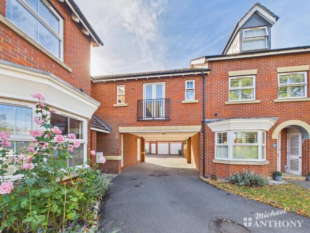 1 bedroom coach house for sale