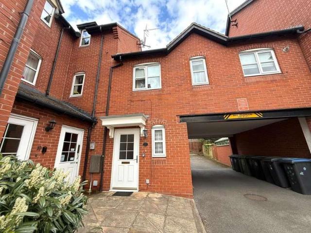 1 Bedroom Coach House Flat