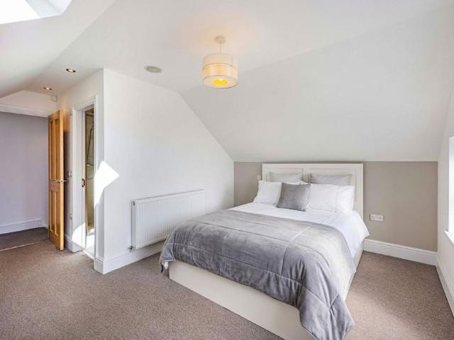 1 bedroom coach house to rent