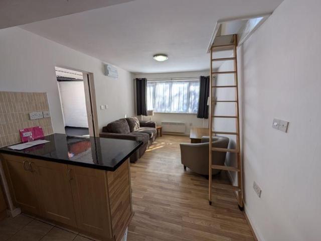 1 bedroom coach house to rent