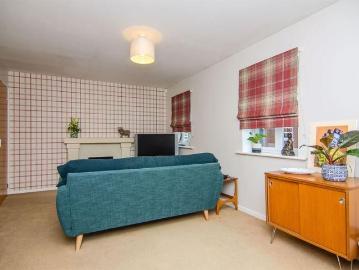 1 bedroom coach house to rent