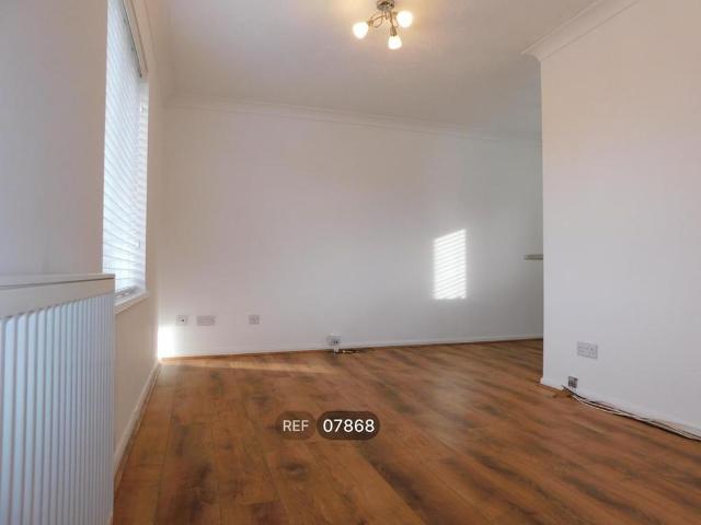 1 bedroom coach house to rent