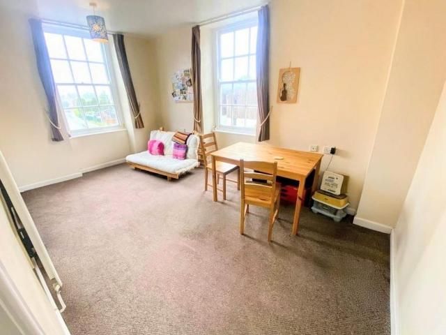 1 bedroom coach house to rent