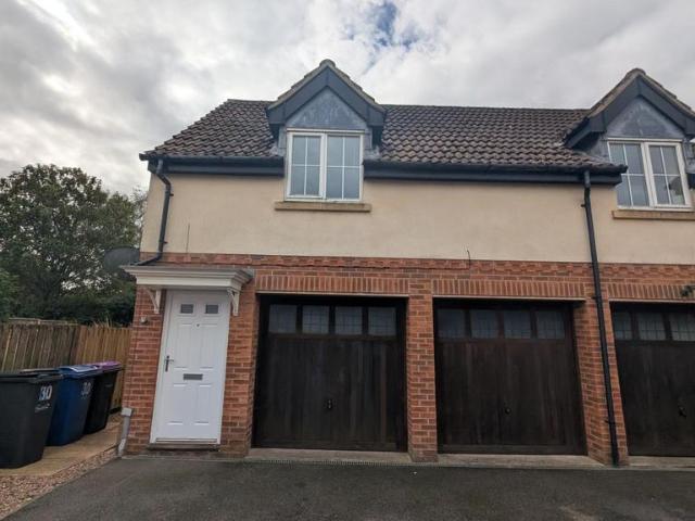 1 bedroom coach house to rent
