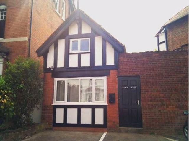 1 bedroom coach house to rent