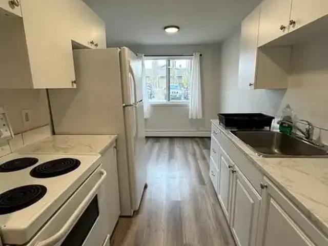 1 Bedroom Condo Cochrane AB 105467038