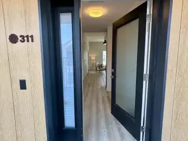 1 Bedroom Condo Delta BC 105973436