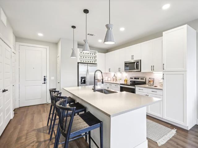 1 Bedroom Condo for Rent at 904 East Weatherford Street #4800.9, Fort Worth, TX 76102