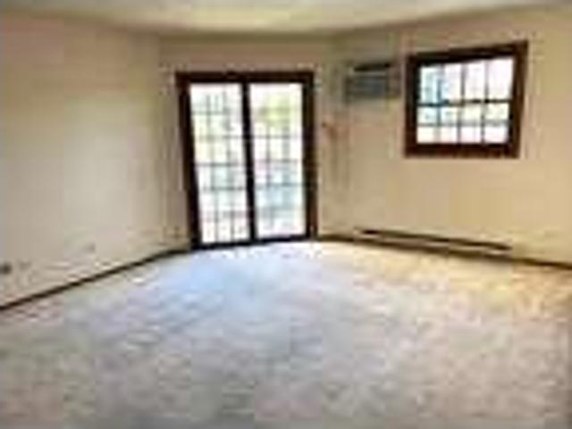 1 Bedroom Condos & Townhouses For Rent Lake In The Hills Illinois