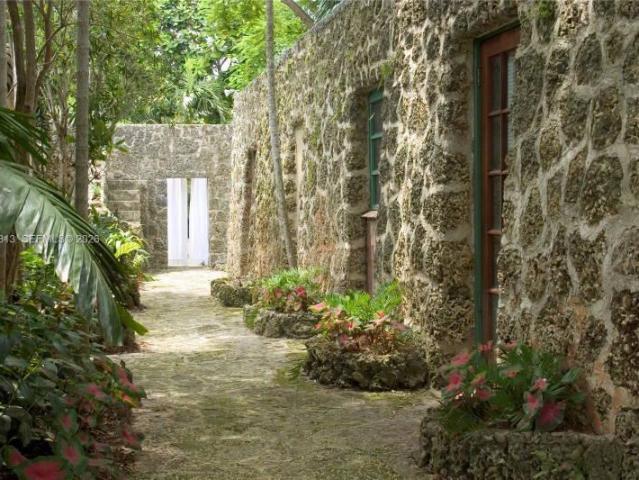 1 bedroom, Coral Gables FL 33134 106133794