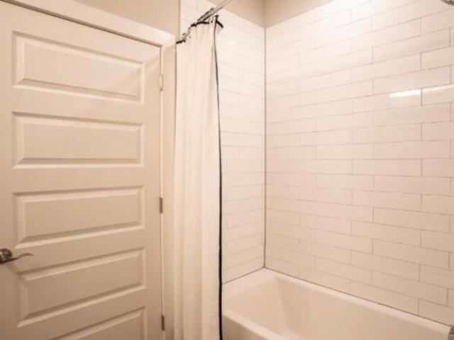 1 bedroom, Charlotte NC 28203 105298635