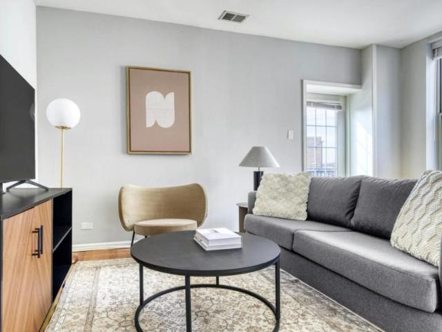 1 bedroom, Chicago Chicago 60657 104797873