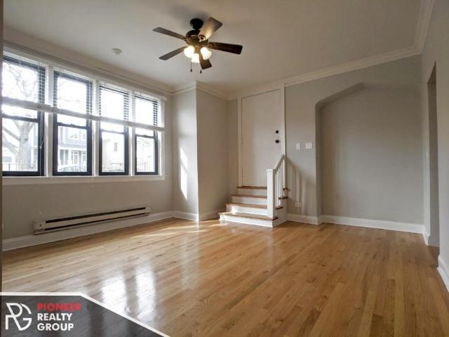 1 bedroom, Chicago IL 60640 105884155