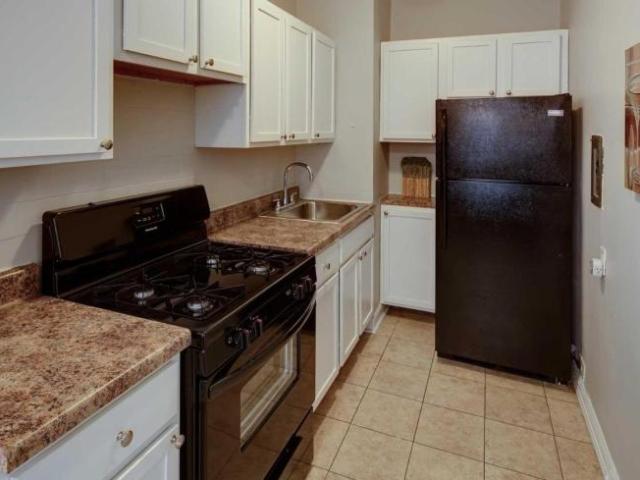 1 bedroom, Chicago IL 60640 105984499