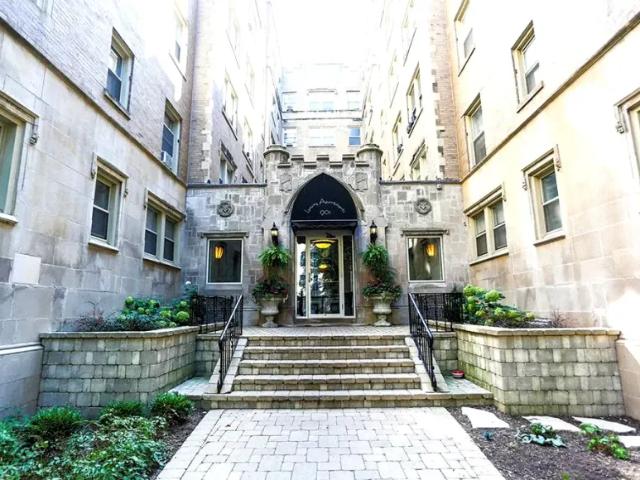 1 bedroom, Chicago IL 60640 105286618