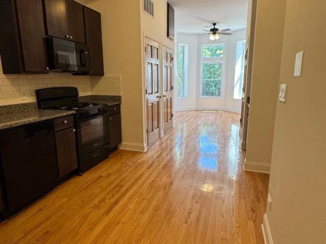 1 bedroom, Chicago IL 60657 104737513