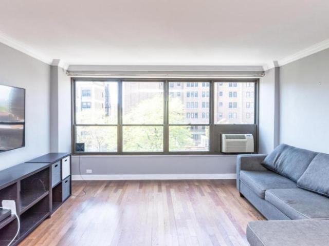 1 bedroom, Chicago IL 60657 104999979