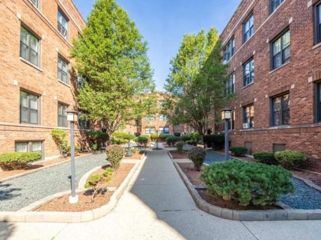 1 bedroom, Chicago IL 60657 105845519