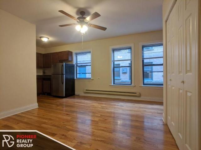 1 bedroom, Chicago IL 60657 105884164