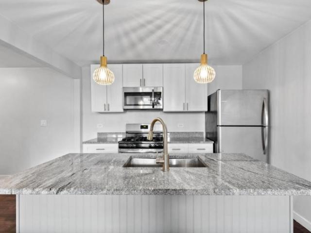 1 bedroom, Chicago IL 60659 105918944