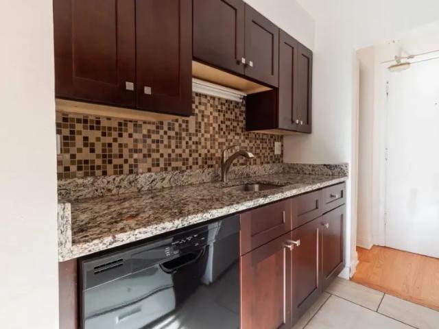 1 bedroom, Chicago IL 60613 105827158