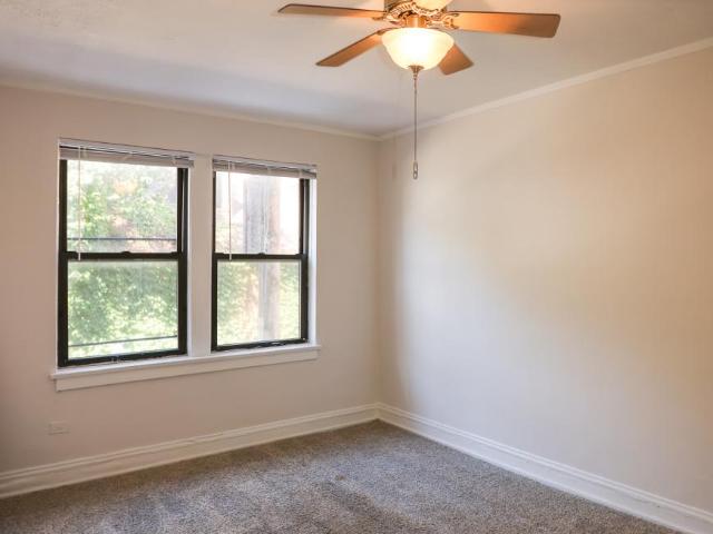 1 bedroom, Chicago IL 60615 105399372