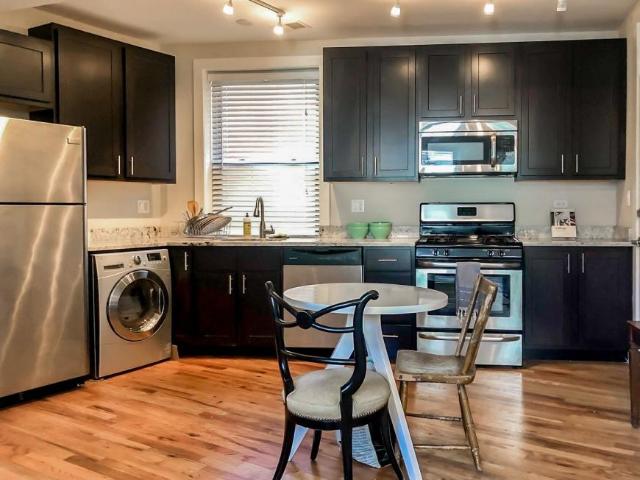 1 bedroom, Chicago IL 60625 104964392