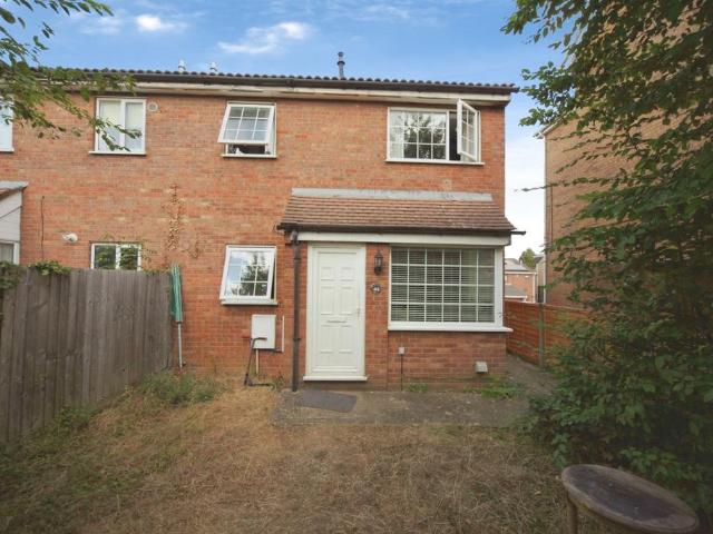 1 bedroom cluster house for sale