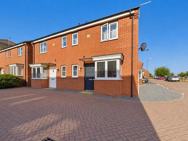 1 bedroom cluster house for sale