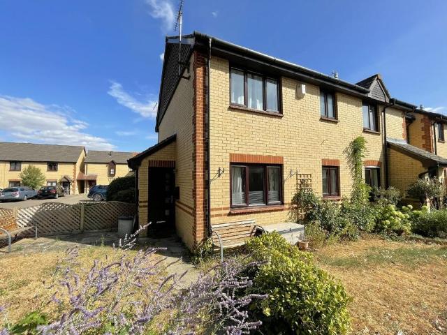 1 bedroom cluster house for sale