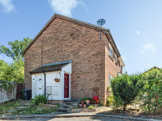 1 bedroom cluster house for sale