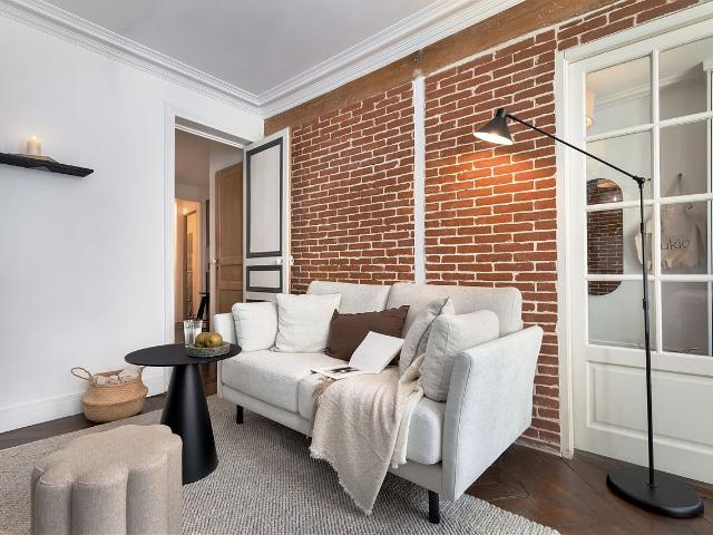 1 bedroom and balcony in Les Halles, Paris Amsterdam Apartments for Rent