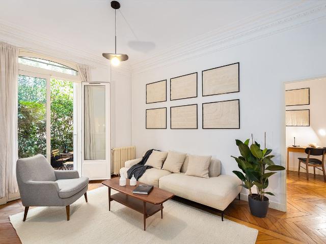 1 bedroom and terrace in Saint Thomas d'Aquin, Paris Amsterdam Apartments for Rent